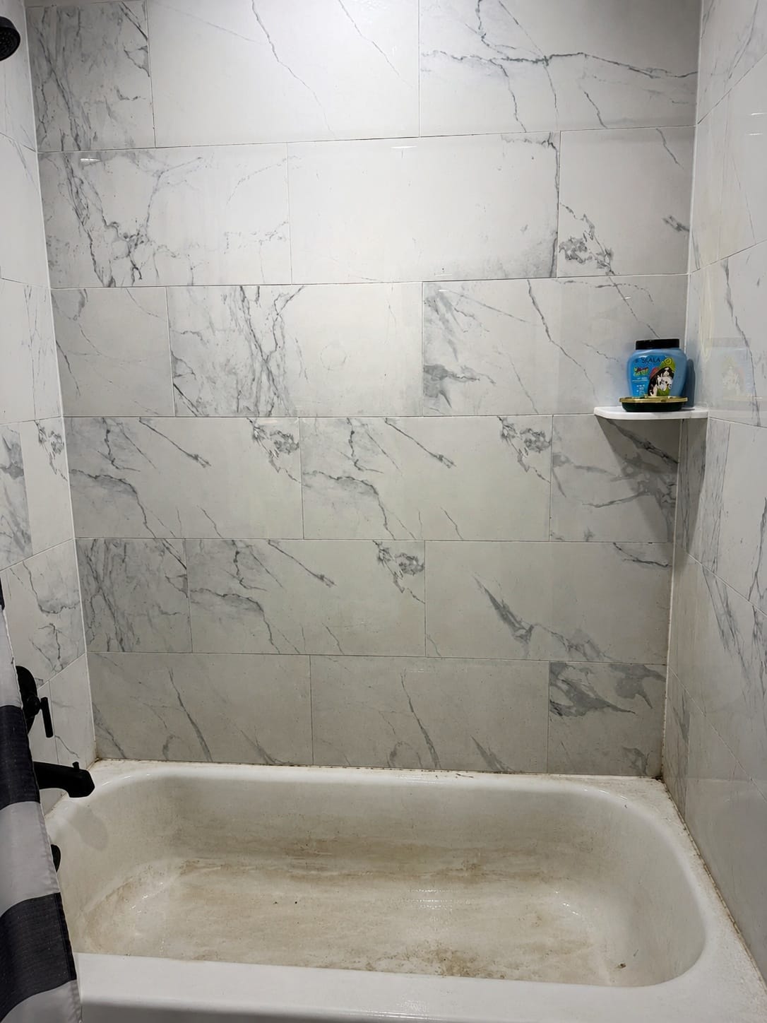 Bathroom before cleaning by AVN