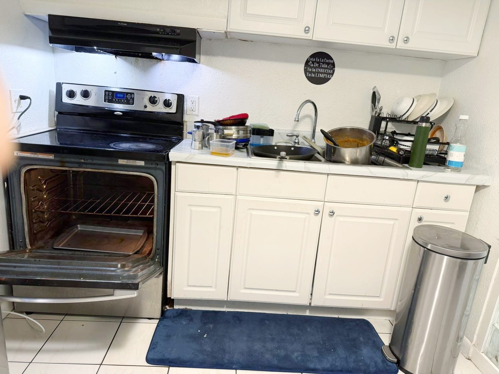Kitchen Detail before cleaning by AVN